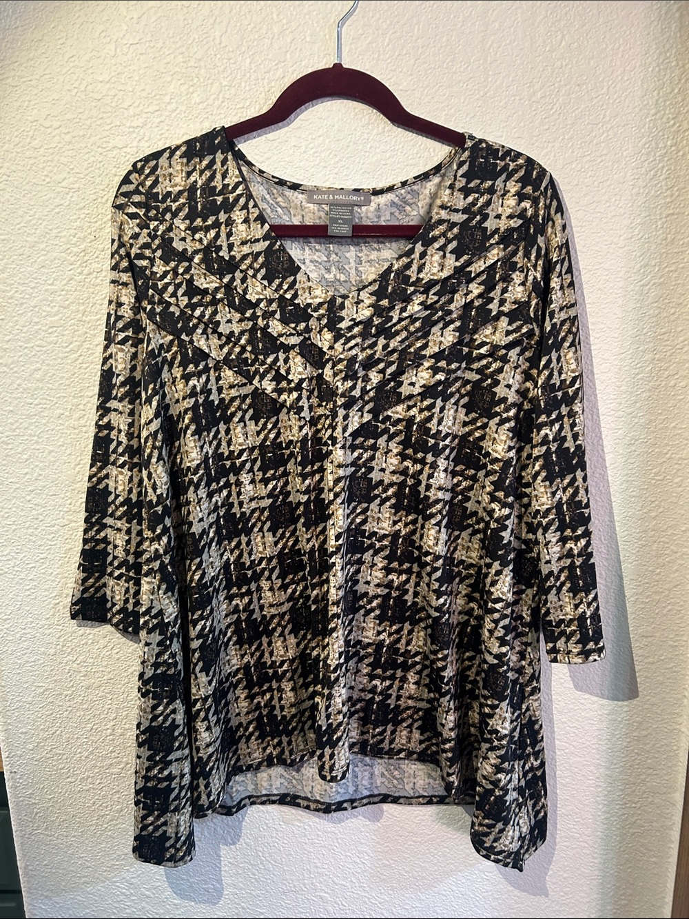 Kate & Mallory Black Houndstooth Soft V‑Neck Three Quarter Sleeve Tunic